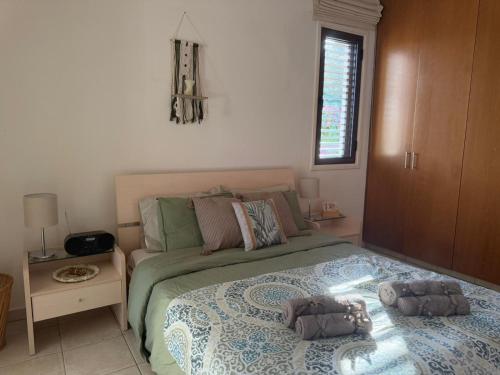 Tranquil Poolside apartment with stunning views in Mazotos