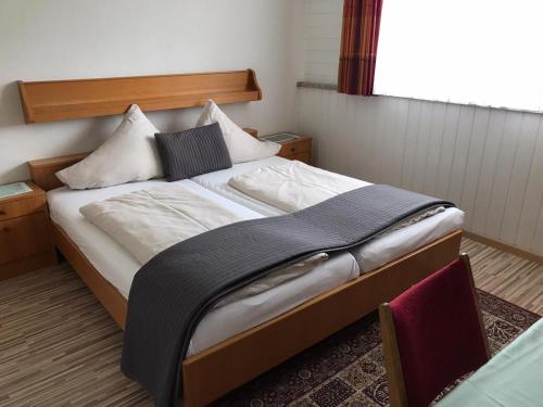 1 king bed, 1 twin bed