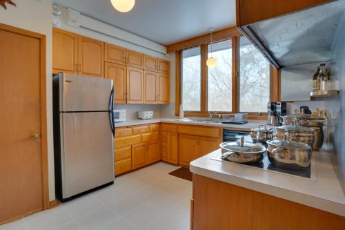 15 Mi to Downtown Minneapolis Retreat on 5 Acres in Hopkins, USA