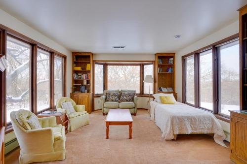 15 Mi to Downtown Minneapolis Retreat on 5 Acres in มินนิตองกา (MN)
