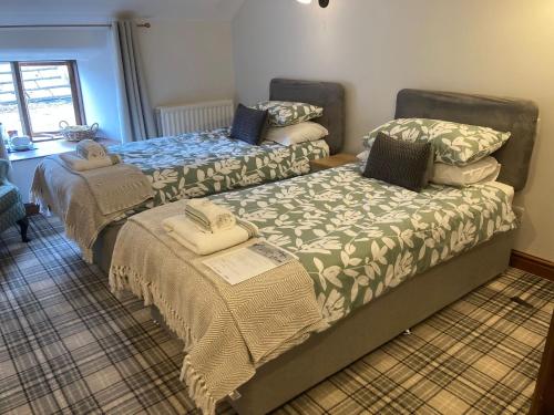 Jug and glass in 매트로크