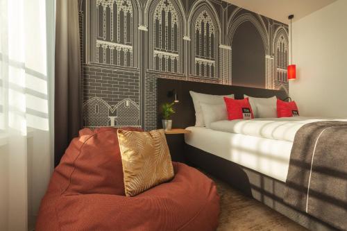 room detail thumbnail 1