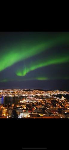 Spectacular views and a great atmosphere – khách sạn tại Tromsdalen