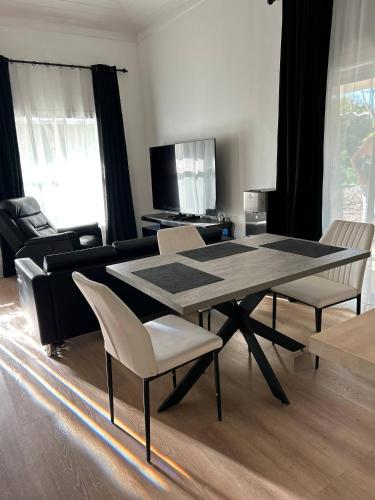 Facilities, La Villa Anaya in Governor's Harbour