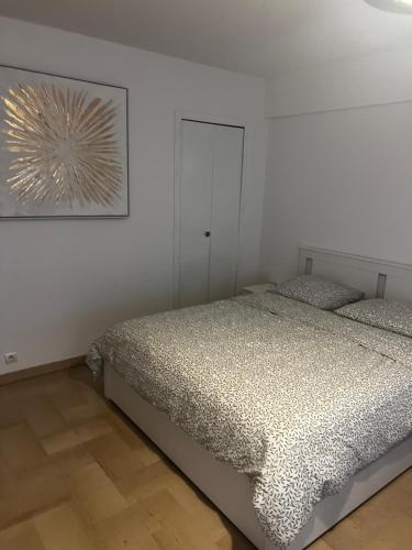 Quiet Seaside Apartment, 1 Min to Beach, Parking, Promenade de la Plage