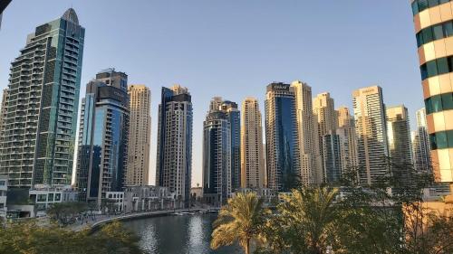 New Stunning Dubai Marina 1BR apartment in the Iconic Waves Tower!, Dubaj (zdjęcie 3)