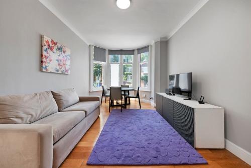 Huge family2 bed sleeps 6 ppl Acton Park Chiswick