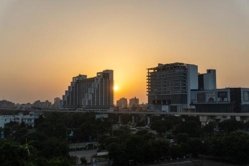 Stylish & Comfortable Studio near Expo Center Greater Noida opposite Metro, Greater Noida (foto 3)