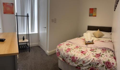 Lovely Double Bedroom, Liverpool (photo 10)