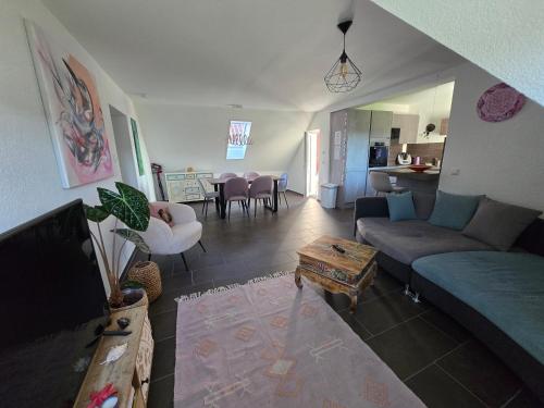 Urlaubsoase mit Panoramabalkon & Platz für 6 Personen