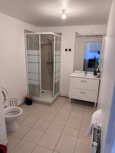 Charmant T2 avec parking privé (Charmant T2 avec parking prive) in Морепас