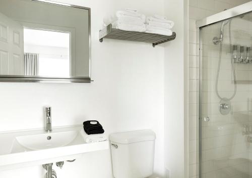 Anchorage Downtown Guest Rooms - image 10