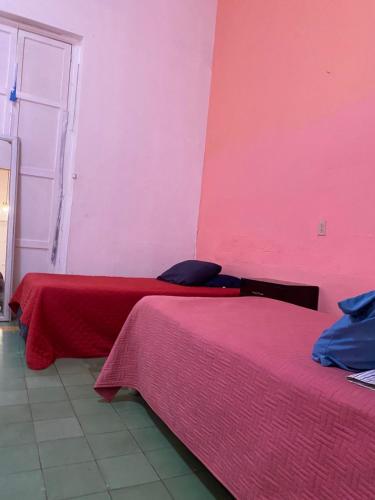 1 king bed, 1 double bed, 3 twin beds