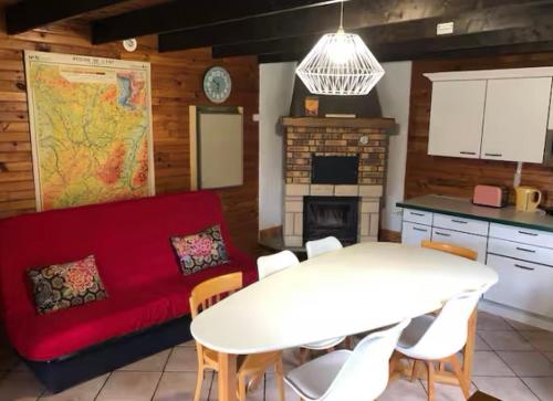 Chalet autonome avec étang pleine nature (Chalet autonome avec etang pleine nature) in Cravanche
