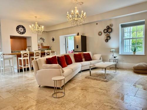 Stunning and luxurious Manor House holiday home