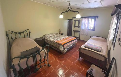 1 double bed, 2 twin beds