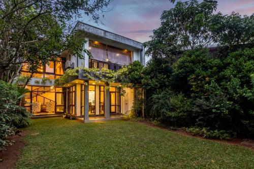 4 Bed Rooms with ACs House in Pannipitiya in Polgasowita