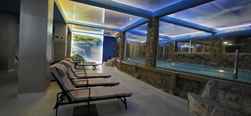 Bali Colosseum Hotel in เซมุน