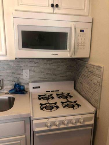 Scenic Cottage in Martinez