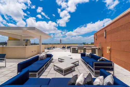 4 BDR Sweeping Bayfront Elegance