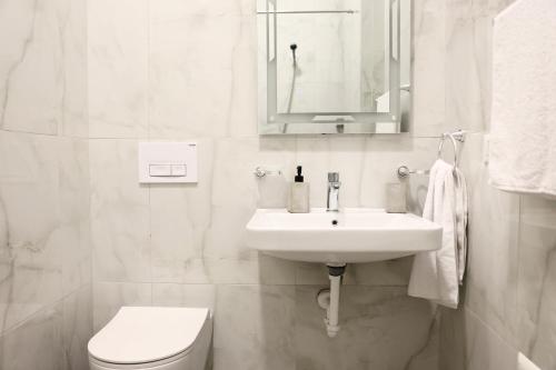 Luxe Living Suites - Kompleksi Kontakt Magnet, Tirana (Foto 11)