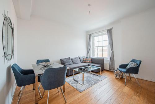 Spacious & Stylish 3BR Flat in Prime Kensington