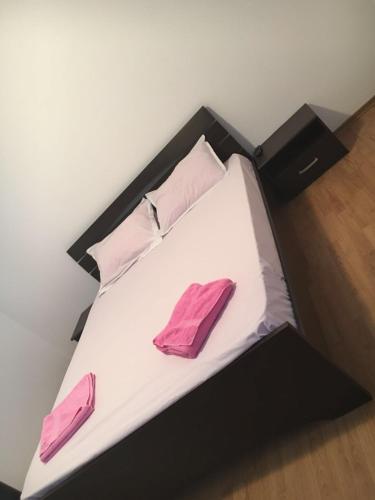 2 bedrooms, 2 beds