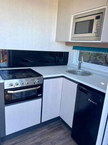 Hilltop Tiny Escape Stunning Harbour & City Views in อีแวนส์ พาเหรด