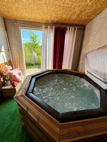CABANE, BUNGALOW, BULLE ET SPA LE REFUGE ZEN ET BIEN ETRE in Meilhan-sur-Garonne
