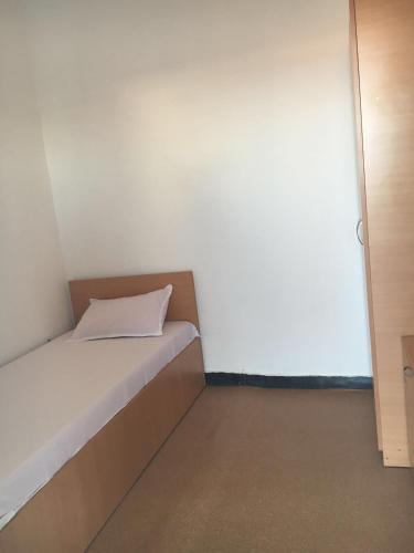 1 twin bed
