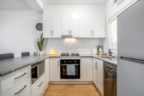 Beachfront self contained upstairs apartment in Semaphore