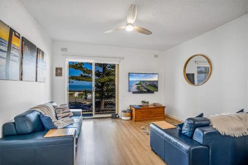 Beachfront self contained upstairs apartment in Semaphore