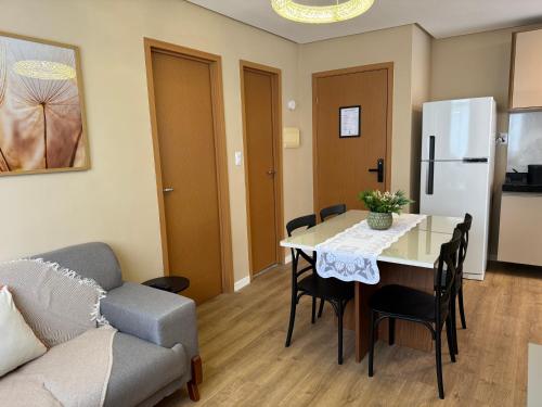 Novo, decorado e perto de tudo