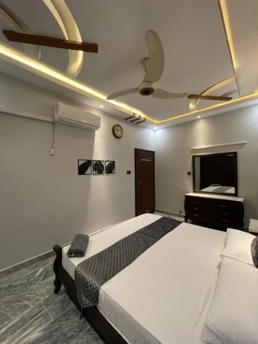Travellers Home 2BR PORTION Gulshan Iqbal blk#7 - image 12