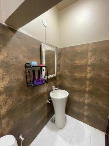 Travellers Home 2BR PORTION Gulshan Iqbal blk#7 - image 3