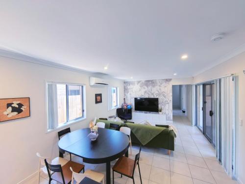 4b2b Coomera Comfort Lodge Near Theme Park & Westfield in Coomera