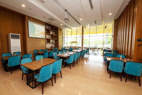 Restaurant, Grand Tan Banjarmasin Hotel & Convention Center  in Banjarmasin