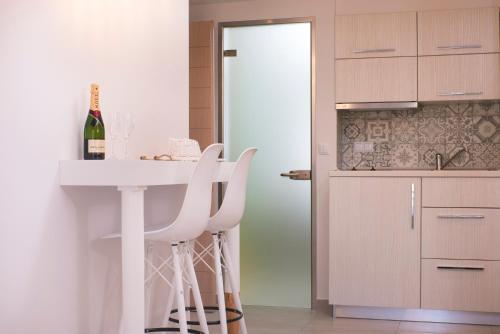 Kupaonica, Estian Deluxe in Thassos