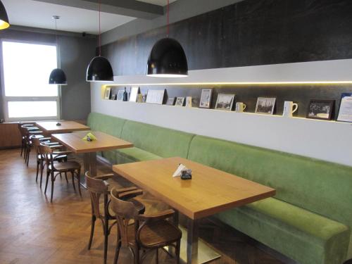 ผับ/เลาจน์, Hotelovy Dum in โปเวล