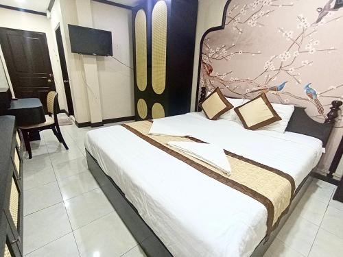 room detail thumbnail 0