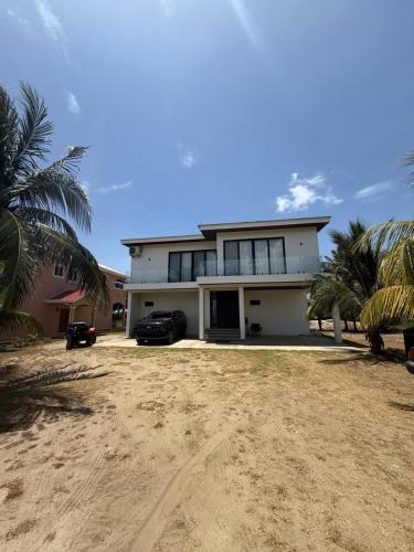 Oceanfront - Villa Catalina - Beach House in Tornabe