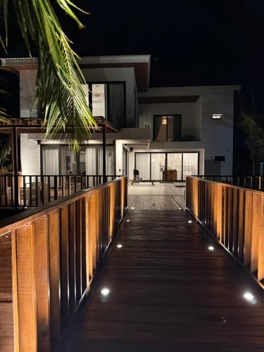 Oceanfront - Villa Catalina - Beach House in Tornabe