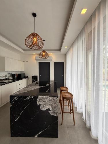 Oceanfront - Villa Catalina - Beach House in Tornabe
