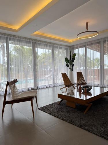 Oceanfront - Villa Catalina - Beach House in Tornabe