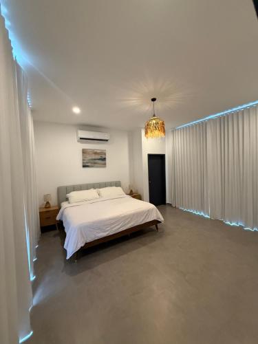 Oceanfront - Villa Catalina - Beach House in Tornabe