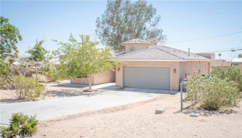 Desert Escape 4BR and 3BA Minutes to Joshua Tree in Twentynine Palms