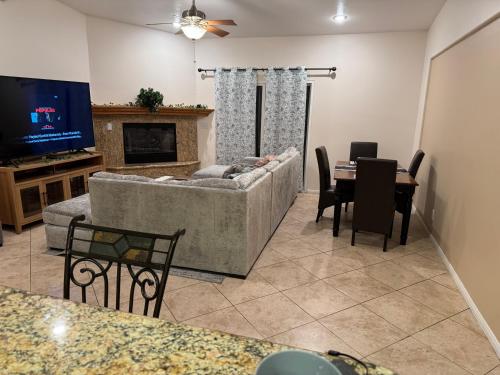 Desert Escape 4BR and 3BA Minutes to Joshua Tree in Twentynine Palms