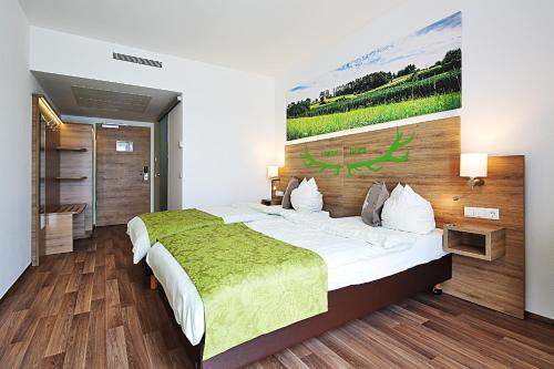 Green Deer Bavarian Hotel 5.4km von Pörnbach entfernt