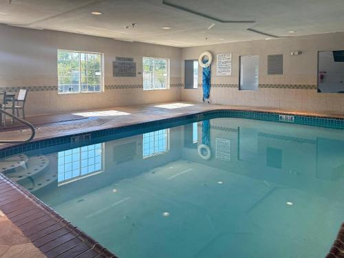 Country Inn & Suites by Radisson Valparaiso IN - image 6