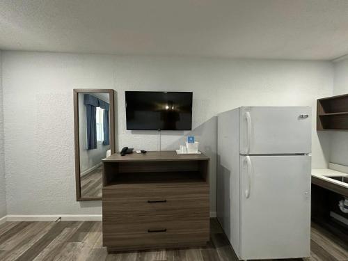 Suburban Studios Newport News - Hampton - image 14
